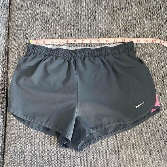 Nike dri fit size small dark grey and pink running shorts - Picture 10 of 11